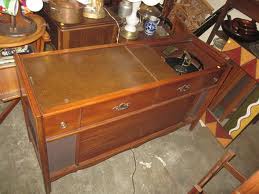 Dot and Earl Mock Stereo.jpg