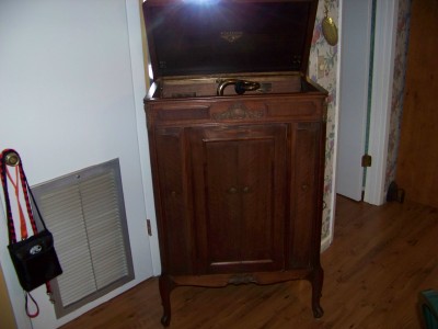 credenza 2.jpg