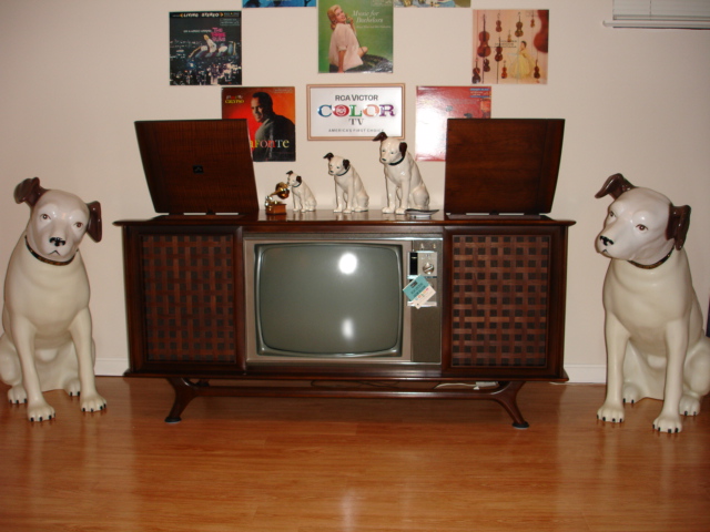 1968 RCA Victor Home Entertainment Center 001.jpg