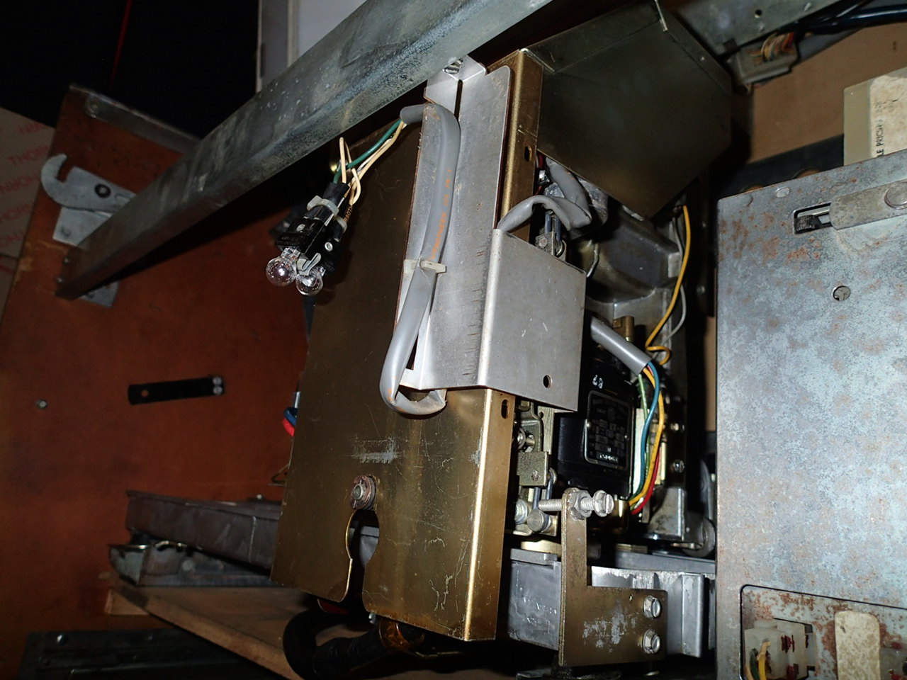 Selection playng lights (incorrect!) SE100 Goldenjet.JPG