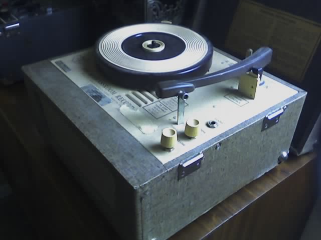 AudioTronics 300-E Classroom Recordplayer.jpg