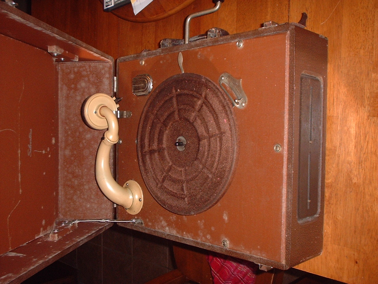 victrola 002.JPG