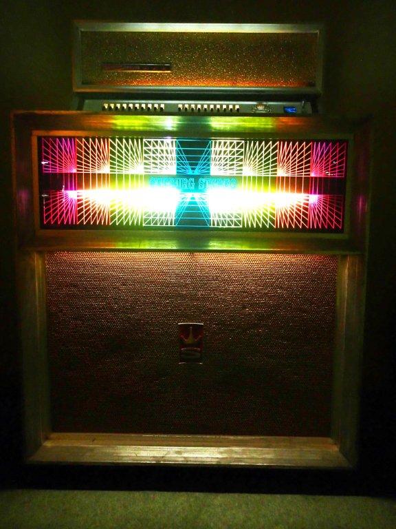 Seeburg Golden Jet Juke Box Dark S.jpg