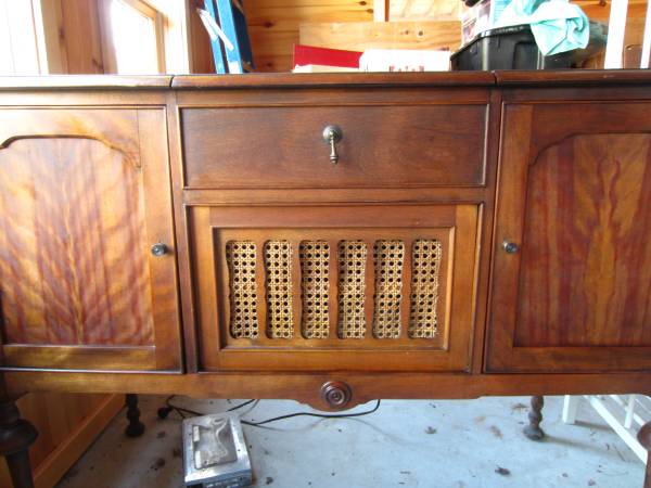pathe record cabinet.jpg