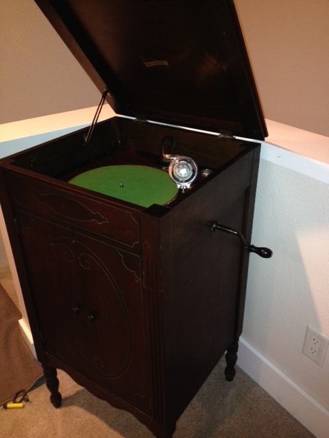 Phonograph1.JPG