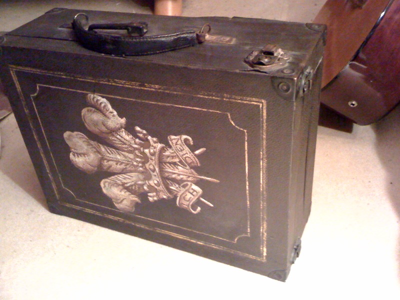 Grafonola closed.jpg