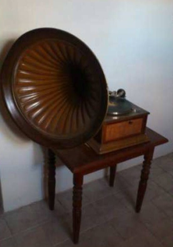 Gramophone - Copy.jpg