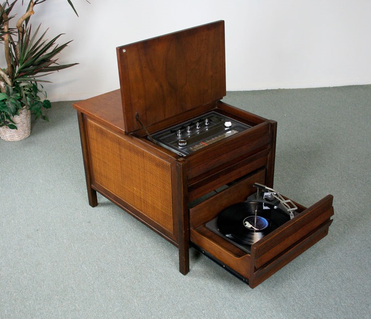 retro_stereo_end_tables_3.jpg