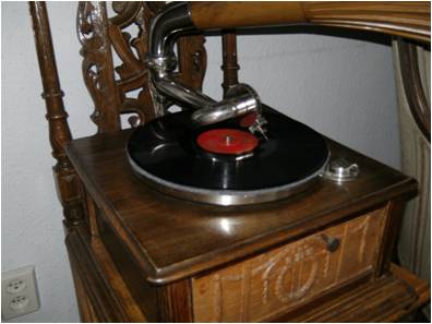 Gramophone 2 - 5 cm.jpg